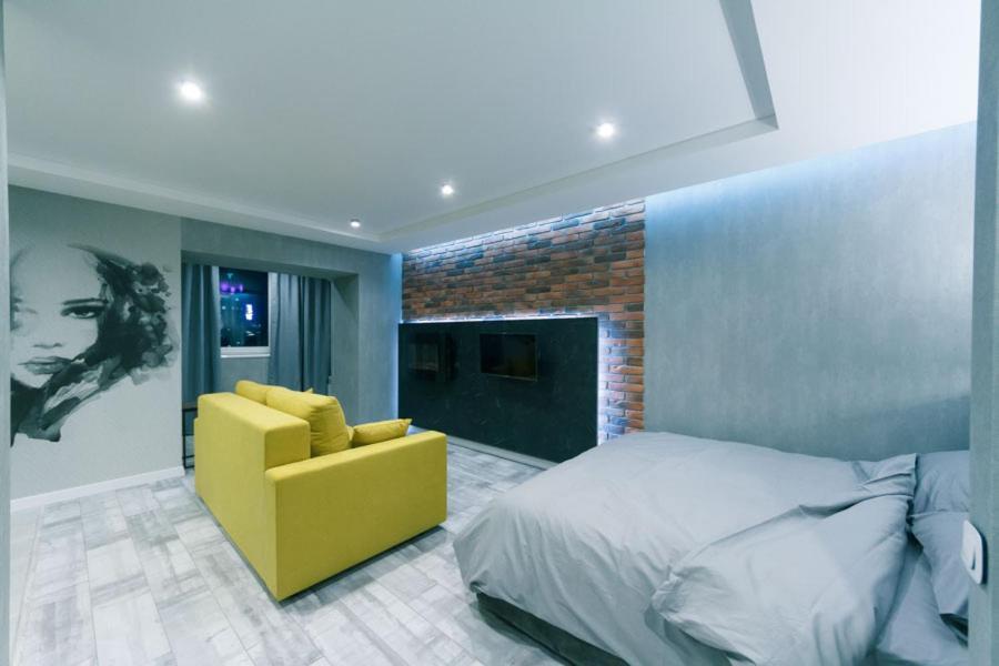 Hotrent City Deluxe Kyiv Exterior foto