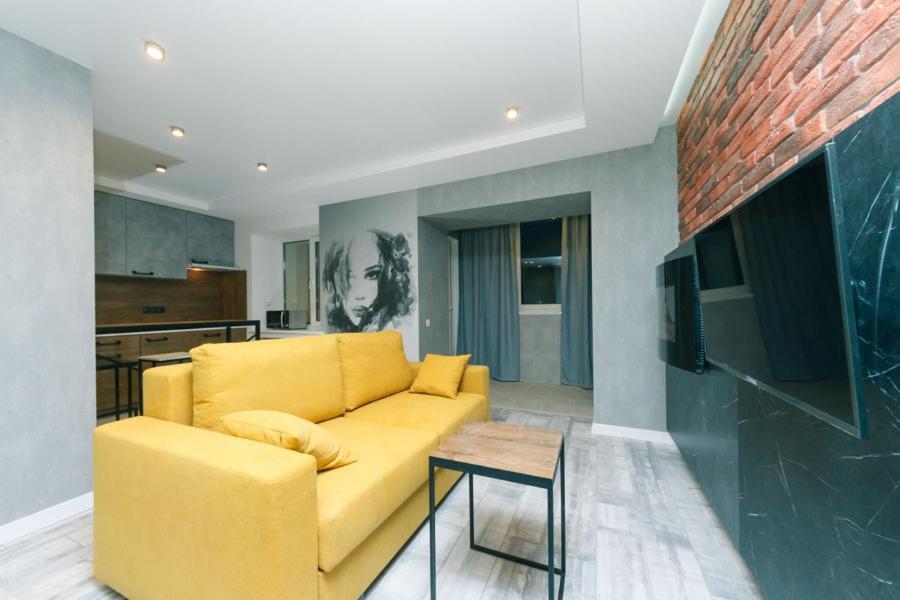 Hotrent City Deluxe Kyiv Exterior foto